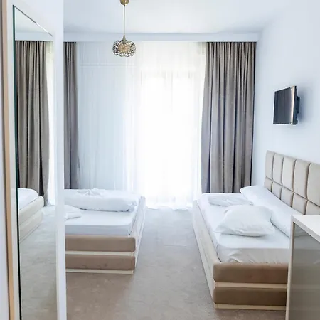 Roxana Guest house *